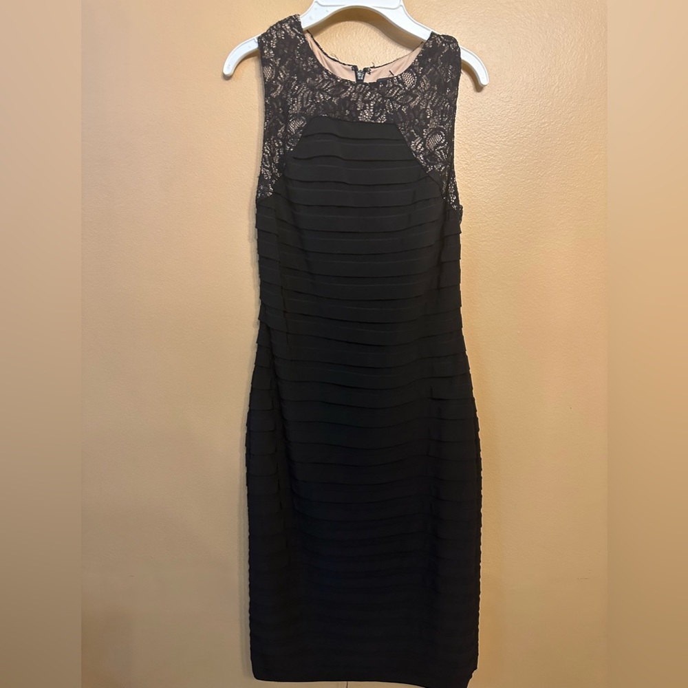 Adrianna Papell Black Tan lace cocktail dress size 2 sleeveless sheath party
